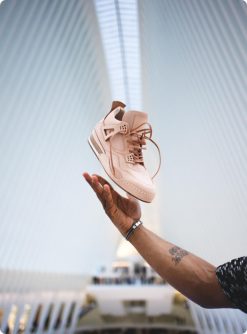 d03-Img-Sneaker.jpg